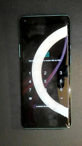 OnePlus 8 Pro de F*******o antes de la reparación de pantalla