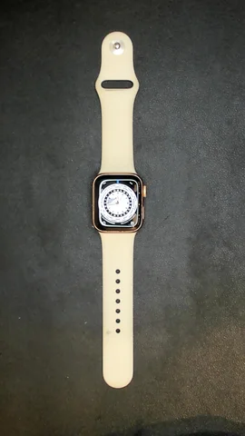 Foto tomada del Apple Watch SE 40mm de E****o posterior a la reparación de cristal digitalizador el 20 de Mayo de 2022