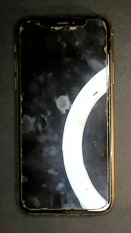 Apple iPhone XS de S******r antes de la reparación de auricular