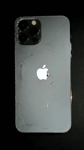 Apple iPhone 12 Pro de B****a antes de la reparación de tapa trasera