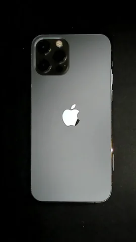 Foto tomada del Apple iPhone 12 Pro de B****a posterior a la reparación de tapa trasera el 25 de Mayo de 2022