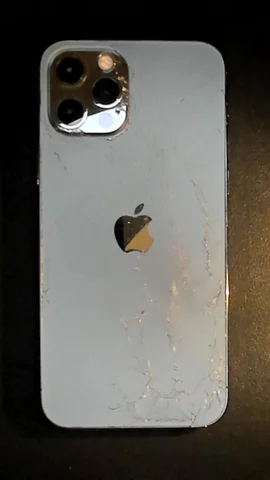 Apple iPhone 12 Pro de C****s antes de la reparación de tapa trasera