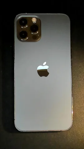 Foto tomada del Apple iPhone 12 Pro de C****s posterior a la reparación de tapa trasera el 30 de Mayo de 2022