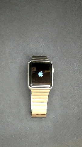 Foto tomada del Apple Watch Serie 1 42mm de M****l posterior a la reparación de batería el 2 de Junio de 2022