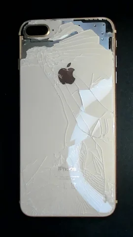 Apple iPhone 8 Plus de M****m antes de la reparación de pantalla y tapa trasera y electrónica de botón de encendido y electrónica de botones de volumen