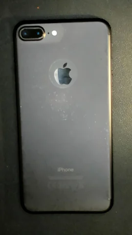 Foto tomada del Apple iPhone 7 Plus de F***x posterior a la reparación de pantalla y batería y lente de cámara trasera el 17 de Junio de 2022