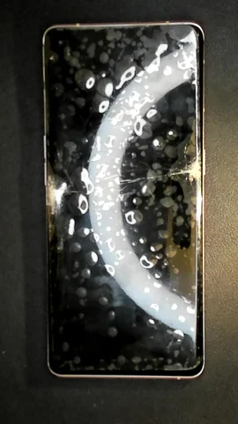 Oppo Find X3 Neo de R**l antes de la reparación de pantalla