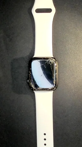 Apple Watch SE 44mm de Á****o antes de la reparación de cristal (sólo cristal y no el digitalizador)