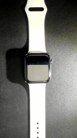 Foto tomada del Apple Watch SE 44mm de Á****o posterior a la reparación de cristal (sólo cristal y no el digitalizador) el 28 de Junio de 2022