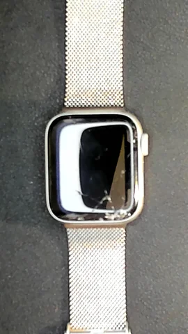 Apple Watch SE 40mm de M******a antes de la reparación de cristal digitalizador