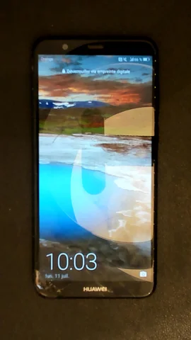 Huawei P smart de R****n antes de la reparación de pantalla