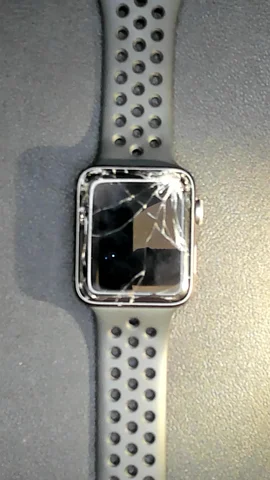 Apple Watch Serie 3 42mm de M****l antes de la reparación de cristal digitalizador