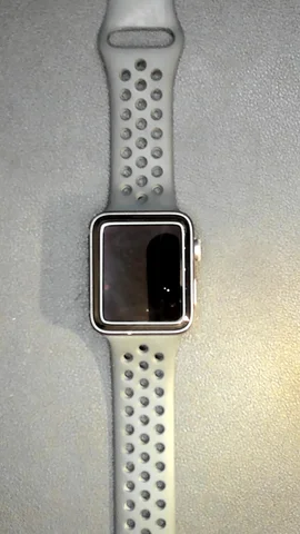 Foto tomada del Apple Watch Serie 3 42mm de M****l posterior a la reparación de cristal digitalizador el 14 de Julio de 2022