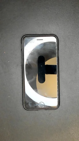 Apple iPhone 7 de J**é antes de la reparación de auricular