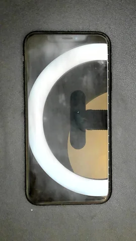 Apple iPhone XR de L**a antes de la reparación de auricular