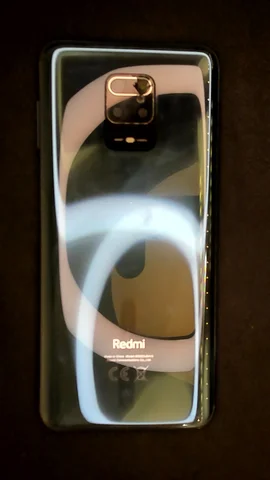 Xiaomi Redmi Note 9S de M***a antes de la reparación de lente de cámara trasera