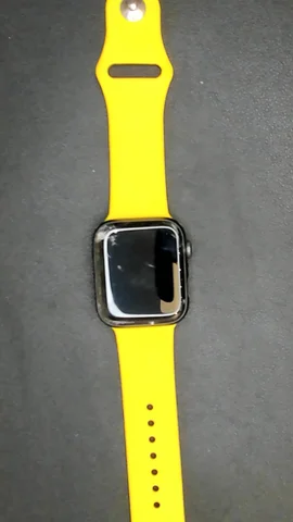 Apple Watch SE 44mm de A****o antes de la reparación de cristal digitalizador