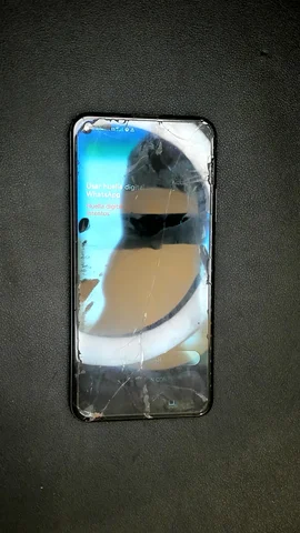 Huawei nova 5T de M******s antes de la reparación de pantalla