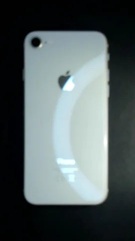 Foto tomada del Apple iPhone 8 de M***a posterior a la reparación de cámara trasera el 23 de Agosto de 2022