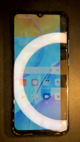 Oppo A15 de J***e antes de la reparación de pantalla