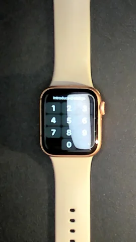 Foto tomada del Apple Watch SE 40mm de J**é posterior a la reparación de cristal (sólo cristal y no el digitalizador) el 7 de Septiembre de 2022