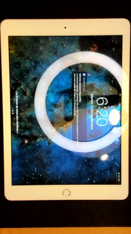 Apple iPad 5 9.7 (2017) de T***s antes de la reparación de electrónica de botón de encendido y electrónica de botones de volumen
