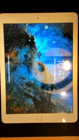 Foto tomada del Apple iPad 5 9.7 (2017) de T***s posterior a la reparación de electrónica de botón de encendido y electrónica de botones de volumen el 13 de Septiembre de 2022
