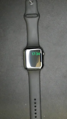Foto tomada del Apple Watch SE 44mm de B******n posterior a la reparación de cristal digitalizador el 14 de Septiembre de 2022