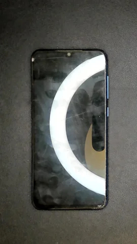 Xiaomi Mi 9 SE de S****a antes de la reparación de pantalla