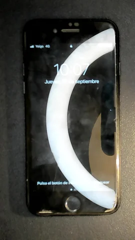 Apple iPhone 7 de I****l antes de la reparación de auricular