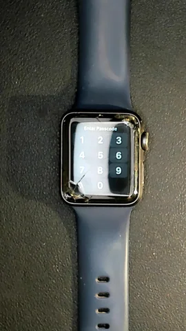 Apple Watch Serie 3 38mm de B***y antes de la reparación de cristal digitalizador