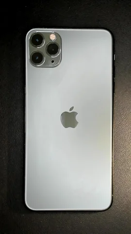 Foto tomada del Apple iPhone 11 Pro Max de M****l posterior a la reparación de tapa trasera el 26 de Septiembre de 2022