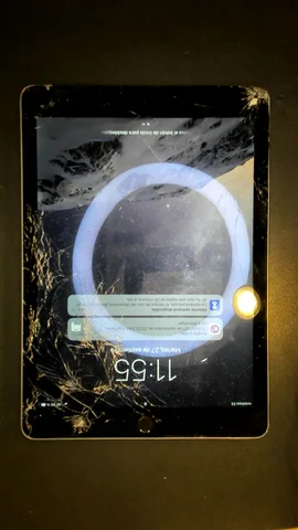 Apple iPad Air 2 de J****r antes de la reparación de pantalla y electrónica de botón de encendido y electrónica de botones de volumen