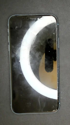 Apple iPhone XR de J**e antes de la reparación de auricular