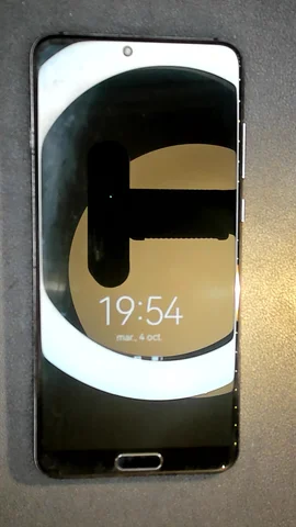 Foto tomada del Huawei P20 Pro de M****l posterior a la reparación de batería el 4 de Octubre de 2022