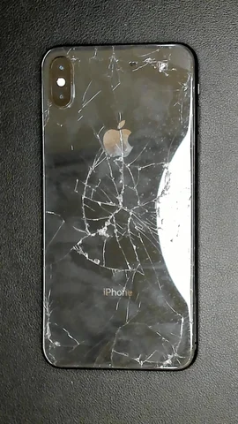 Apple iPhone XS Max de B***o antes de la reparación de tapa trasera