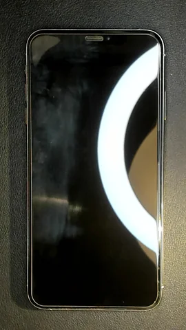 Foto tomada del Apple iPhone XS Max de J**n posterior a la reparación de batería el 13 de Octubre de 2022