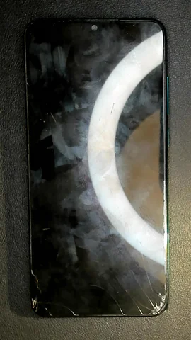 Xiaomi Redmi Note 8 Pro de C***o antes de la reparación de pantalla