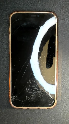 Apple iPhone 12 Pro de R****a antes de la reparación de pantalla y tapa trasera