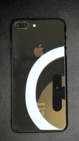 Foto tomada del Apple iPhone 8 Plus de M****a posterior a la reparación de tapa trasera el 27 de Octubre de 2022