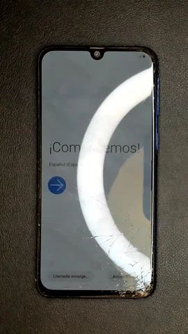 Samsung Galaxy A40 de J**n antes de la reparación de pantalla