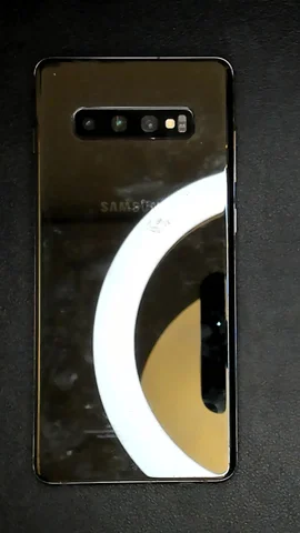 Samsung Galaxy S10+ de A***l antes de la reparación de lente de cámara trasera