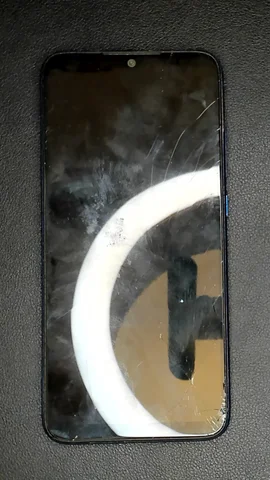 Xiaomi Redmi Note 7 de J**e antes de la reparación de pantalla