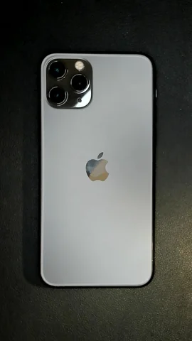 Foto tomada del Apple iPhone 11 Pro de P******a posterior a la reparación de lente de cámara trasera el 2 de Noviembre de 2022