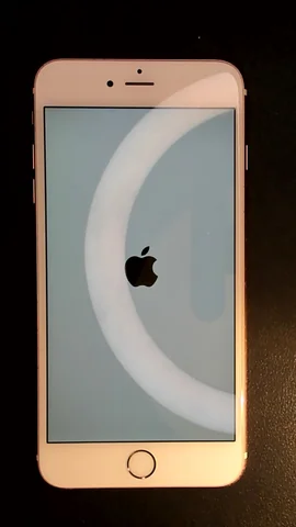 Foto tomada del Apple iPhone 6s Plus de R****a posterior a la reparación de puerto de carga el 4 de Noviembre de 2022