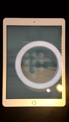 Foto tomada del Apple iPad 6 9.7 (2018) de F******o posterior a la reparación de batería el 12 de Noviembre de 2022