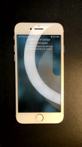 Apple iPhone 7 de R***o antes de la reparación de auricular