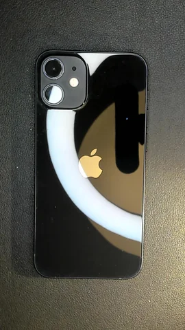 Foto tomada del Apple iPhone 12 mini de P***o posterior a la reparación de cámara trasera el 18 de Noviembre de 2022