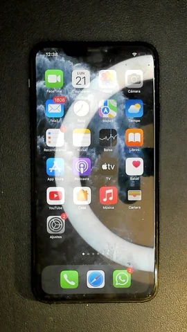 Apple iPhone 11 Pro Max de L**s antes de la reparación de puerto de carga