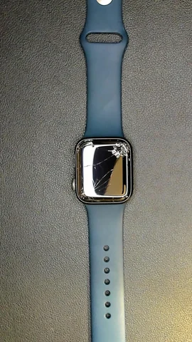 Apple Watch SE 40mm de E*****e antes de la reparación de cristal (sólo cristal y no el digitalizador)